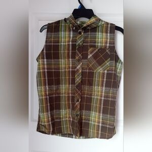 Sleeveless Plaid Button-Down Shirt in Brown & Green